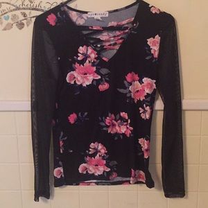 🌟Eye Candy Criss Cross Shirt🌟